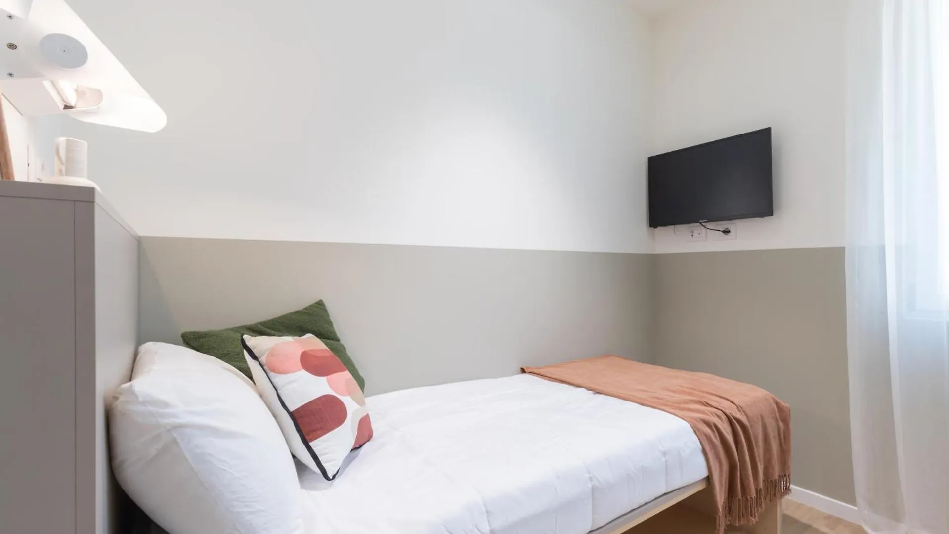Well-Located Campus Rooms Near City Park Milan