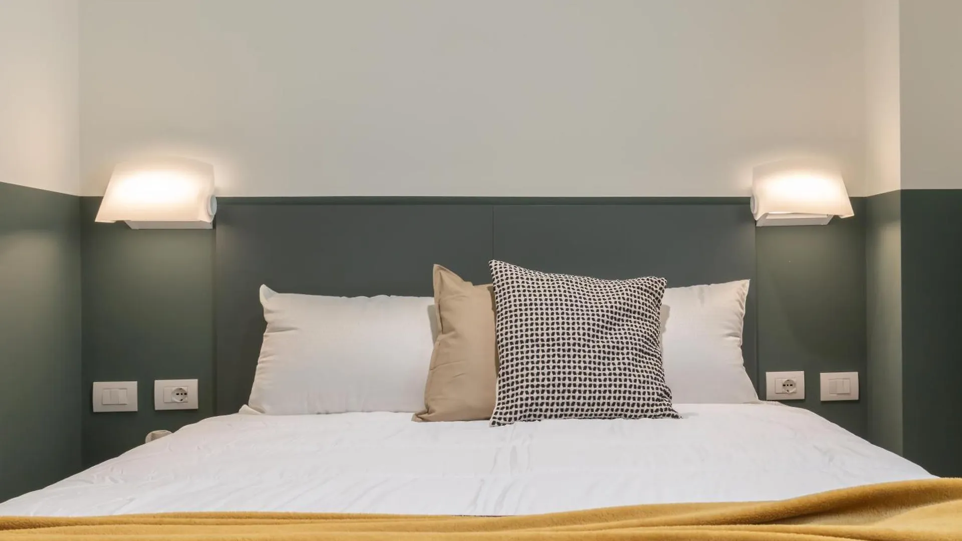 Well-Located Campus Rooms Near City Park Milan Italy