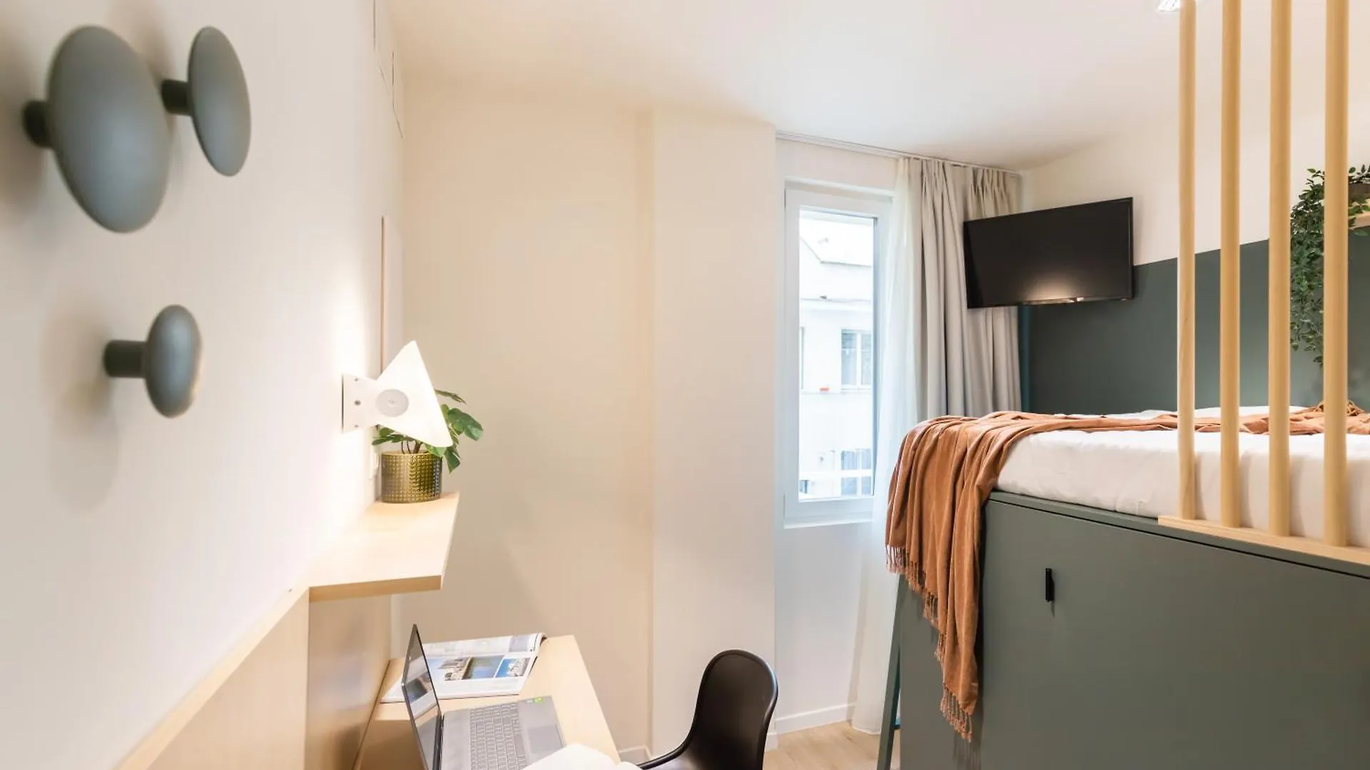 Well-Located Campus Rooms Near City Park Milan 0*,  Italy