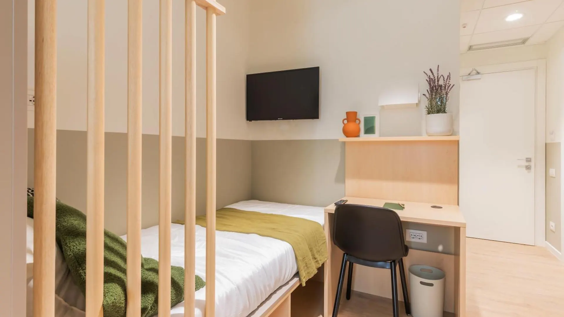 Well-Located Campus Rooms Near City Park Milán 0*,  Italia