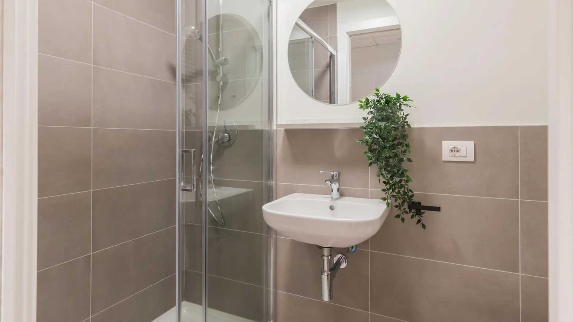 Apartamento Well-Located Campus Rooms Near City Park Milán
