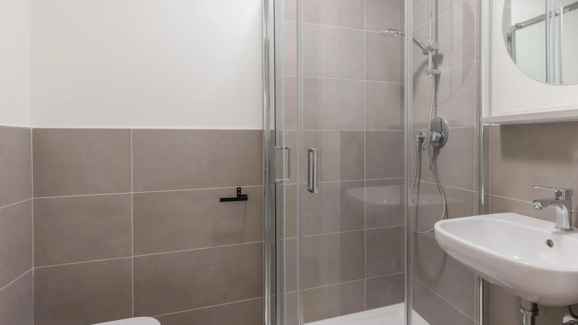 Well-Located Campus Rooms Near City Park Milán