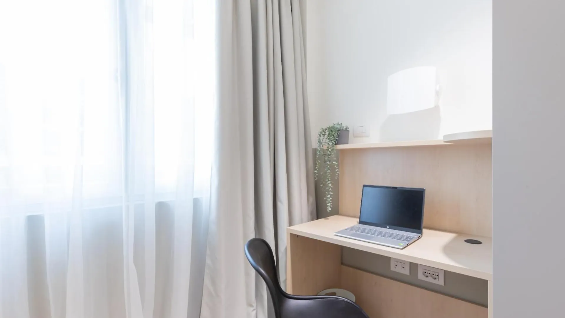 Well-Located Campus Rooms Near City Park Milán 0*,  Italia