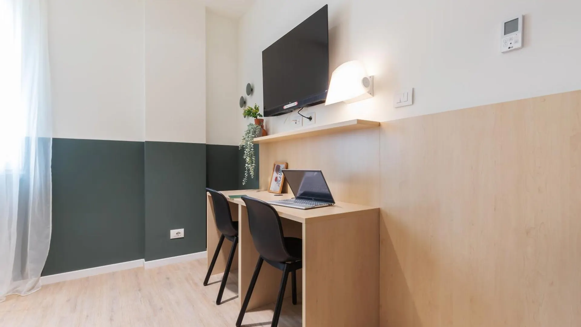 Well-Located Campus Rooms Near City Park Milán Apartamento