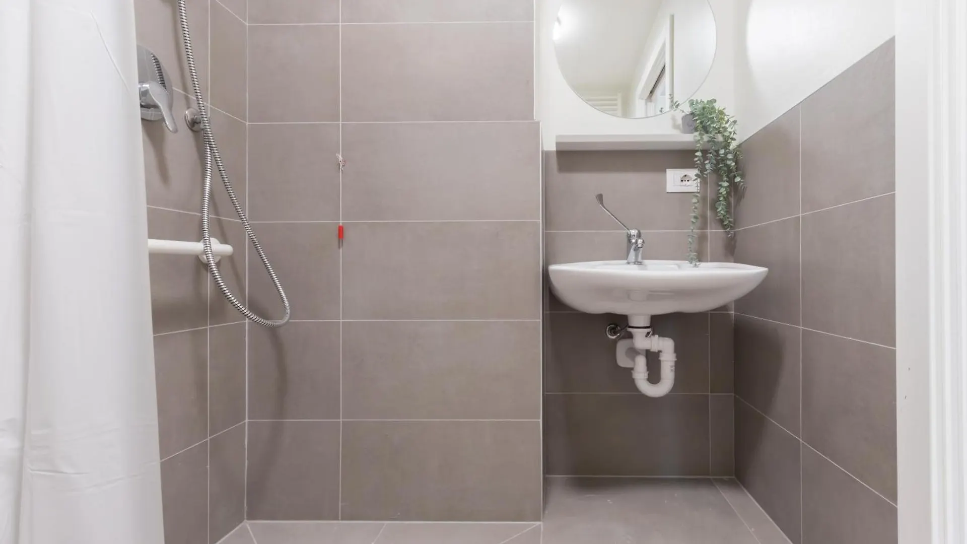 Well-Located Campus Rooms Near City Park Milan
