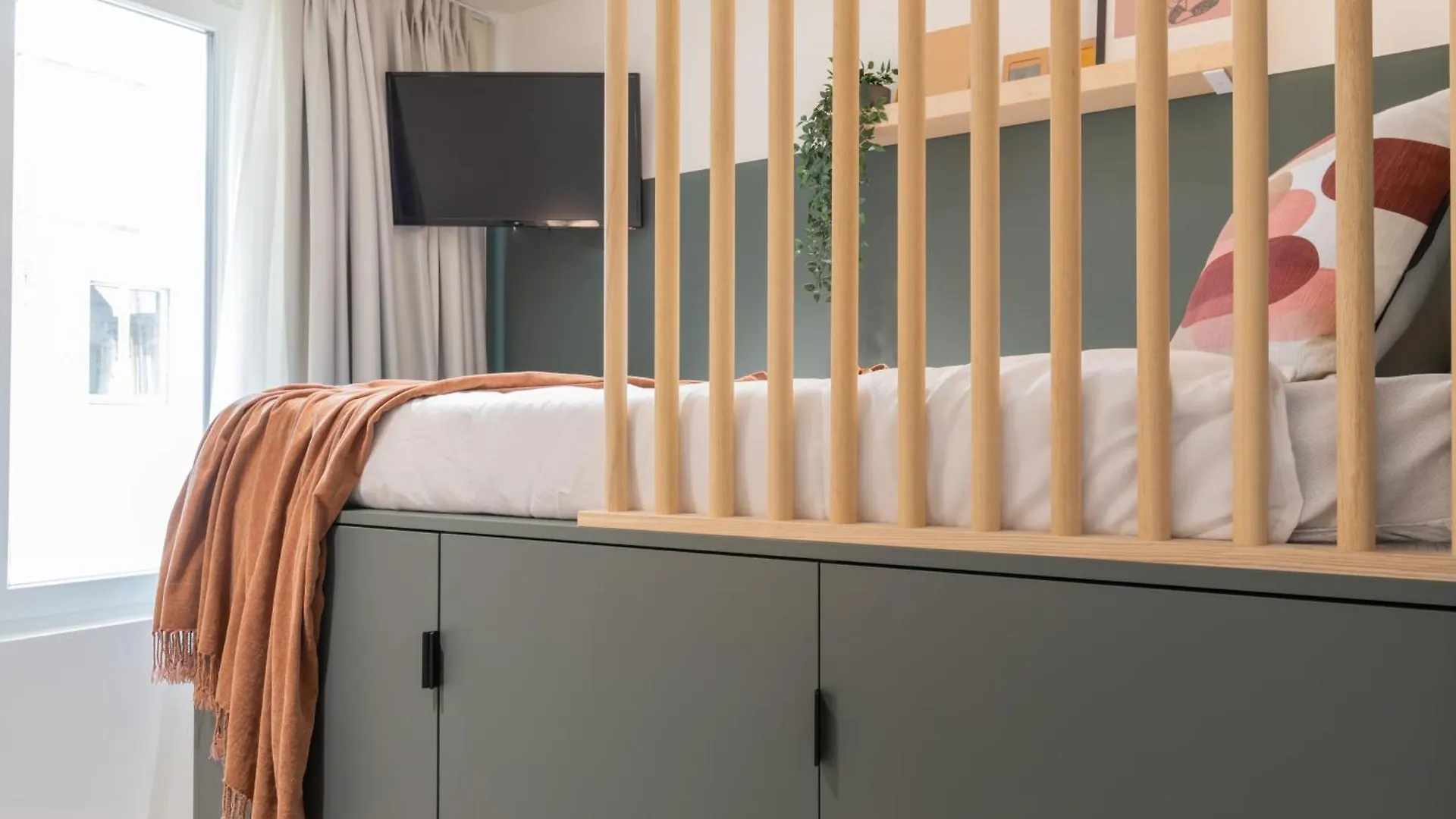 Well-Located Campus Rooms Near City Park Milan Apartment